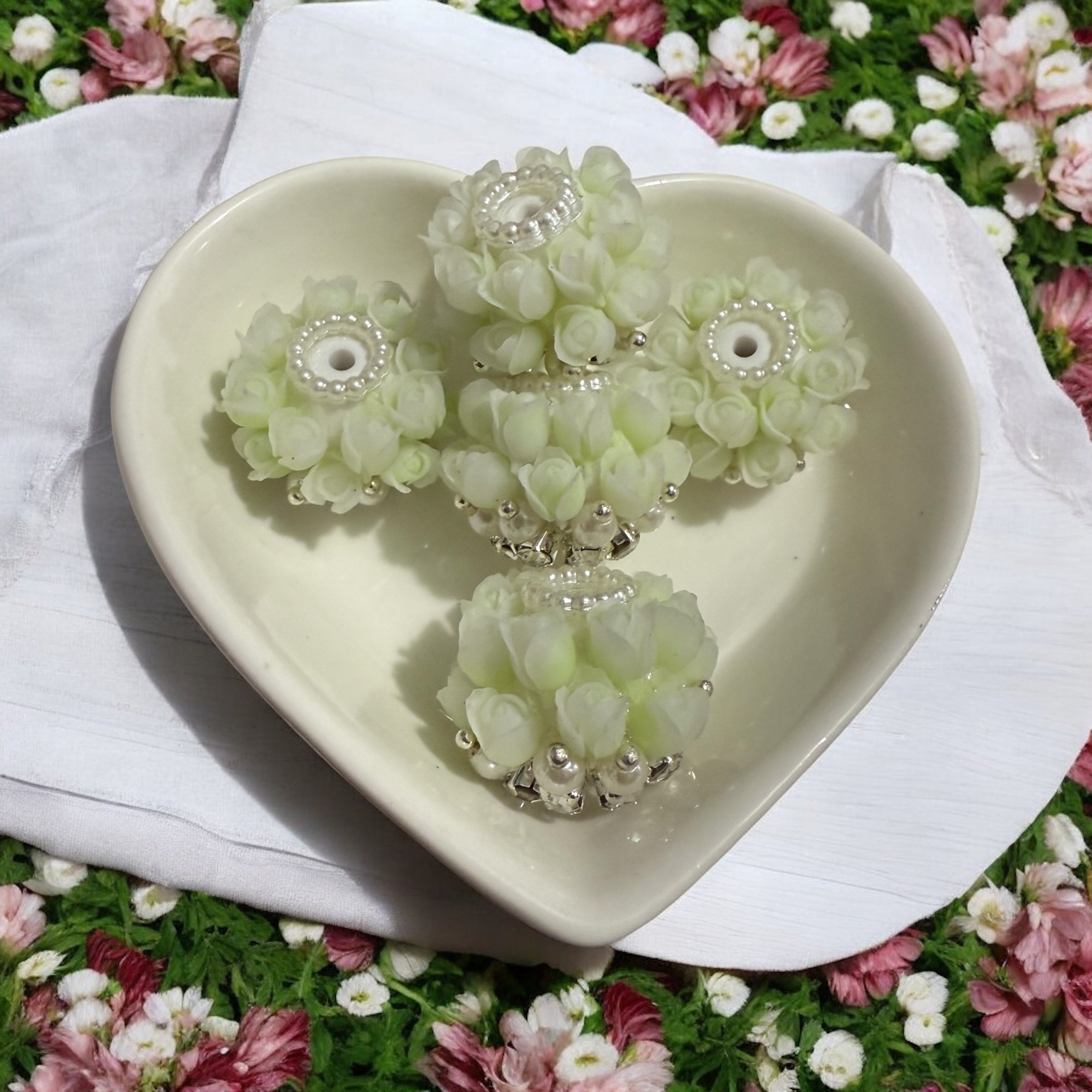 16mm Tulip Bouquet Fancy Beads-T22