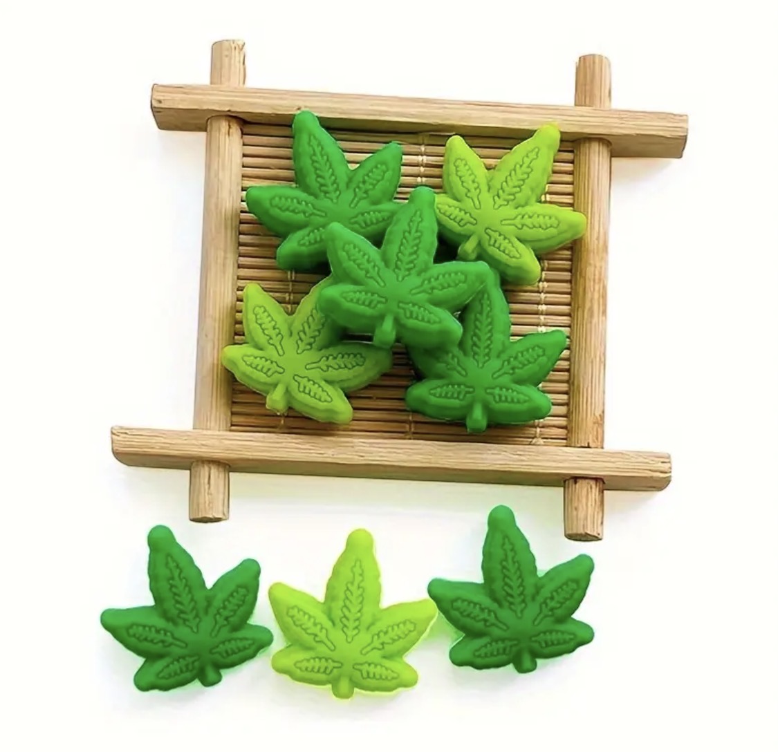 Maple 420 Leaf Silicone Focal Main image