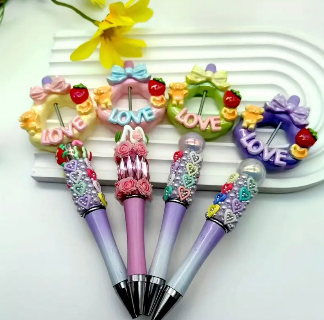 2pc Cute Painted 3D Frame Wreath Secondary image