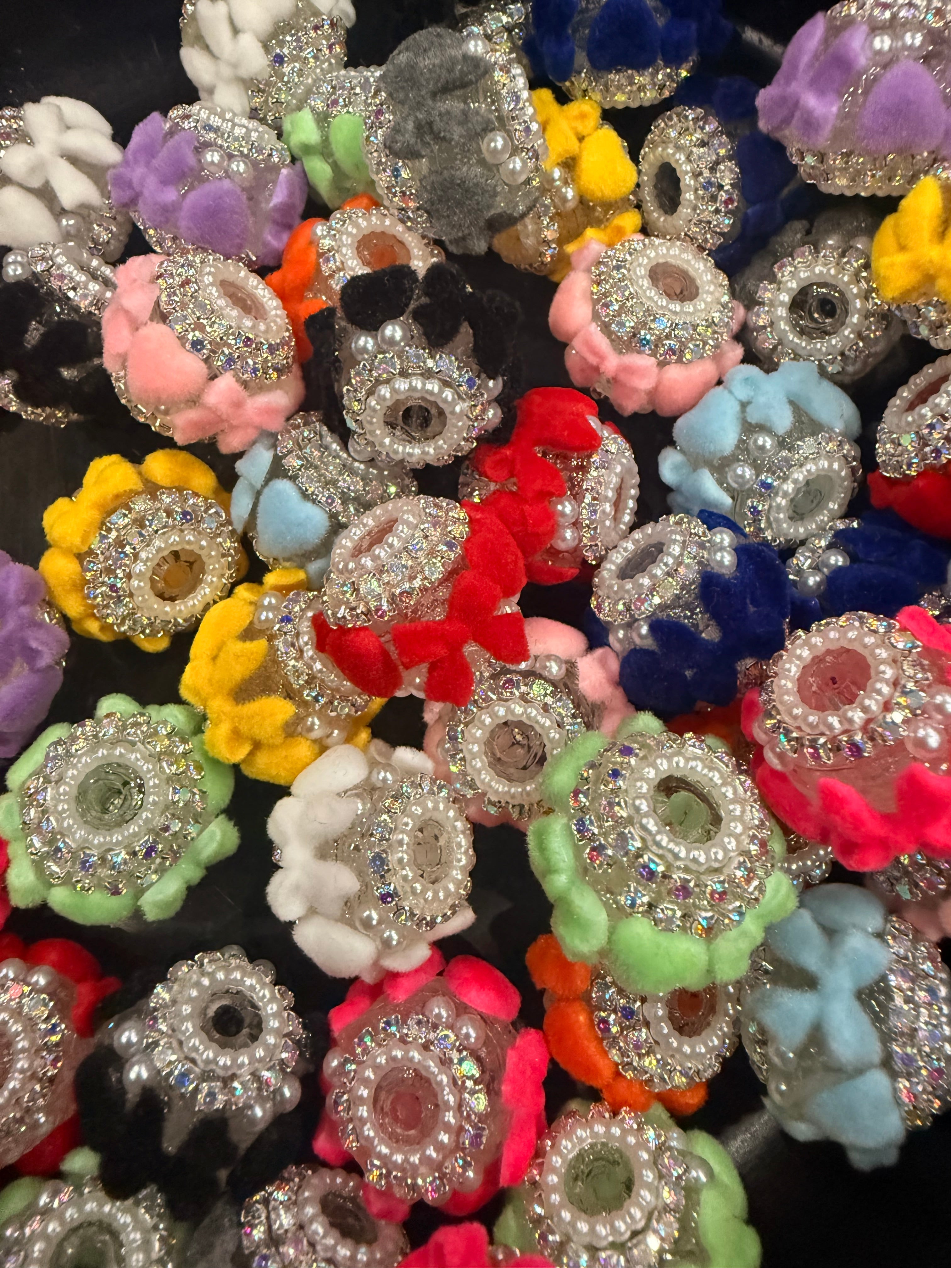20mm Flocked Heart and Bows Rhinestone Beads (5pcs) Main image