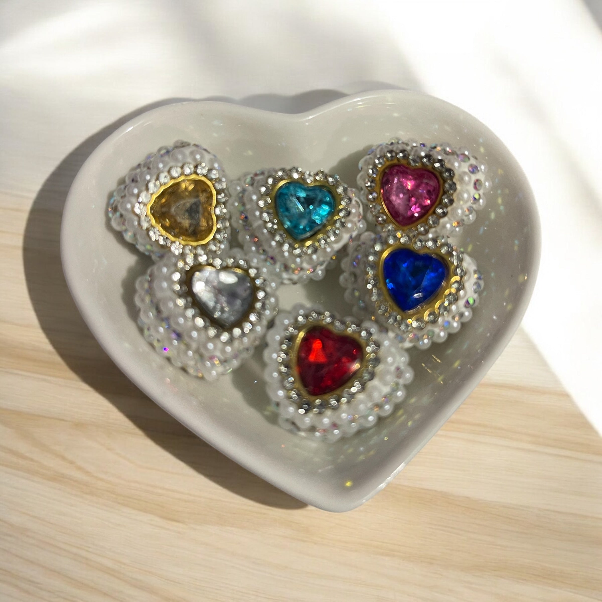 20mm Hearts with Rhinestones and Pearls Main image