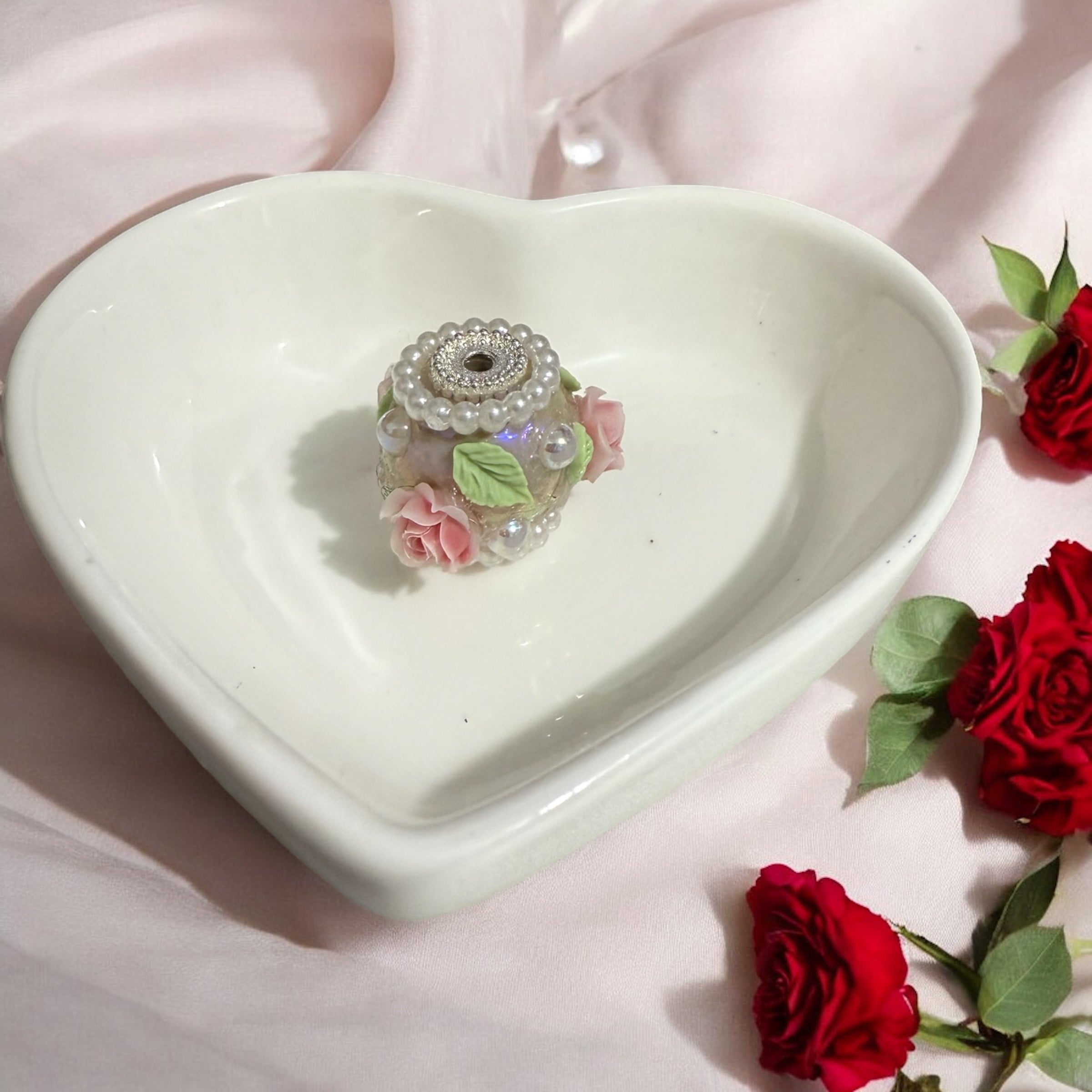 16mm Fancy Rose and Leaves Beads Secondary image