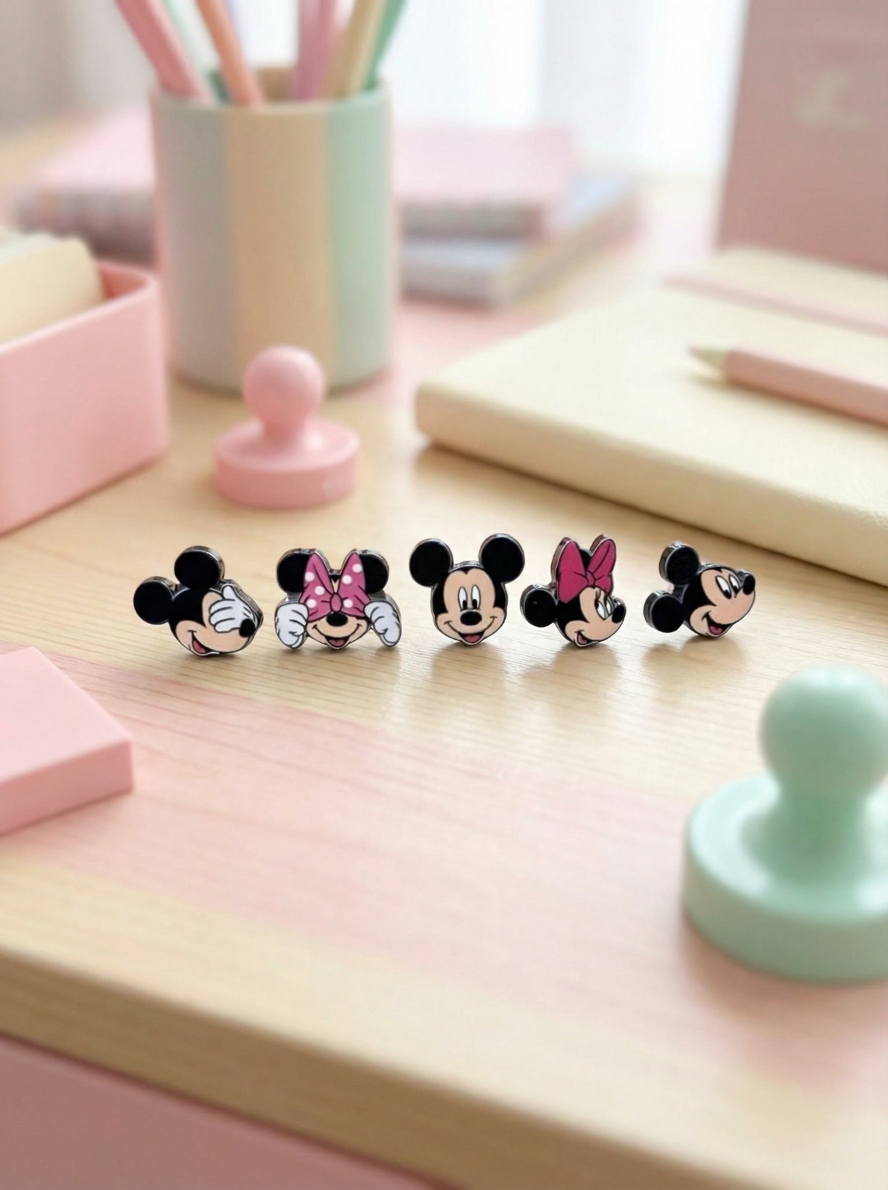 M Mouse Focal Acrylic Beads Main image